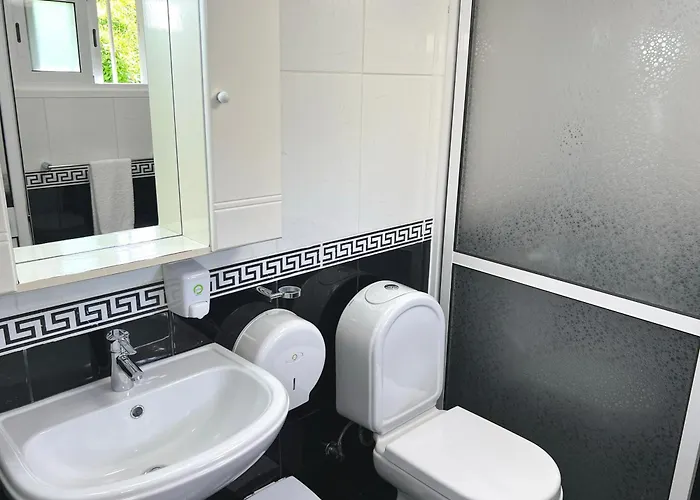 Casa Levada Explorer - Cozy Nights & Easy Meals Santana (Madeira)