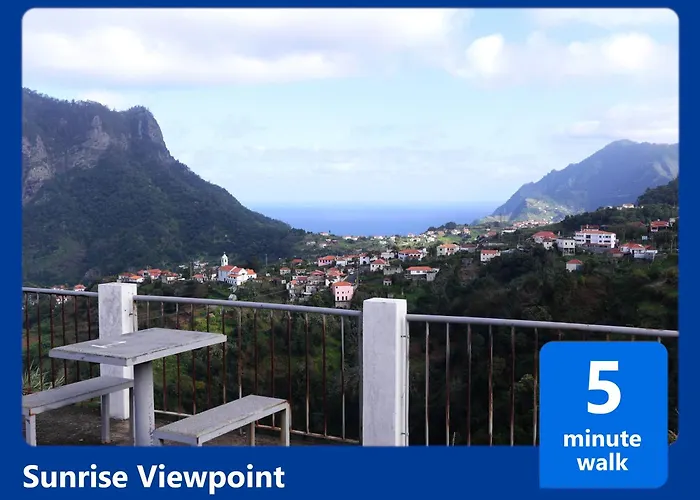 Casa Levada Explorer - Cozy Nights & Easy Meals Santana (Madeira)